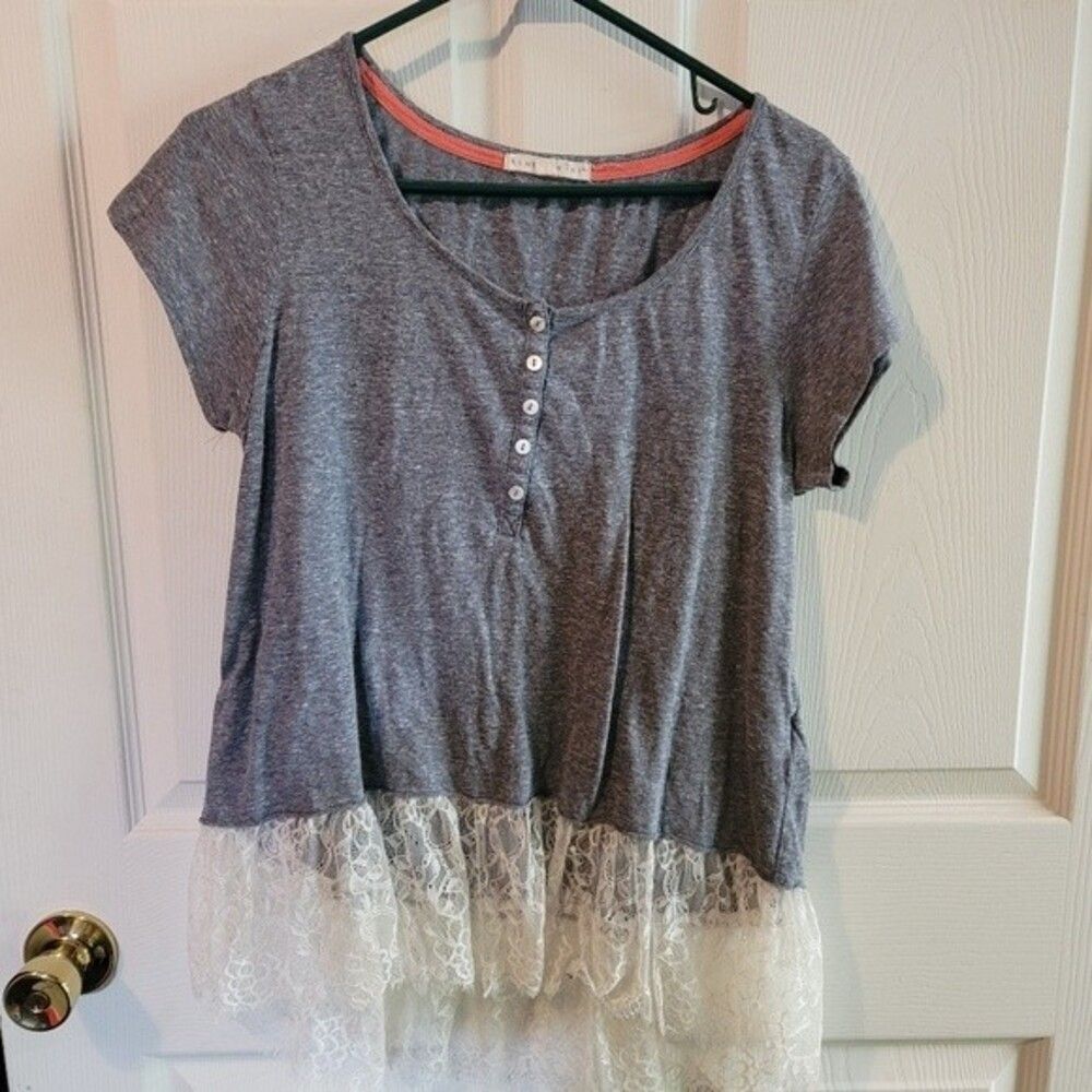 ~ Womens grey and white lace Hint of Mint short sleeve shirt - size L
